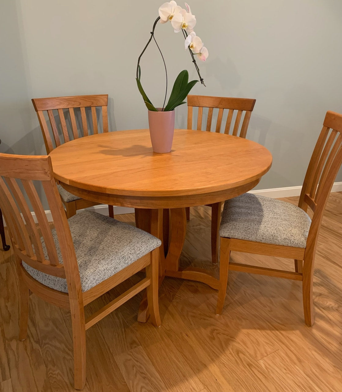 Athens Round Solid top or extension Table