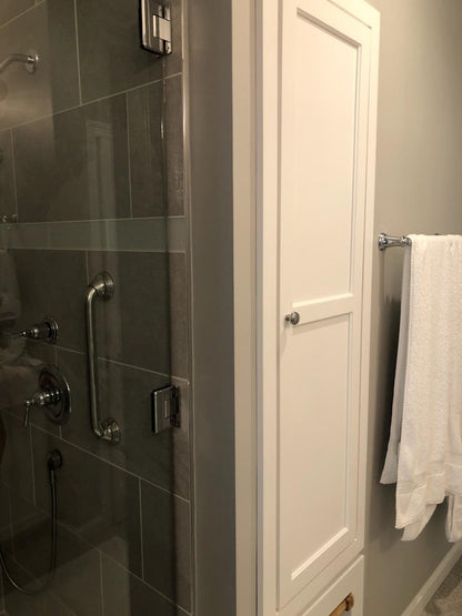 Custom Bath Cabinets
